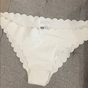 H&M white scalloped edges bikini bottom